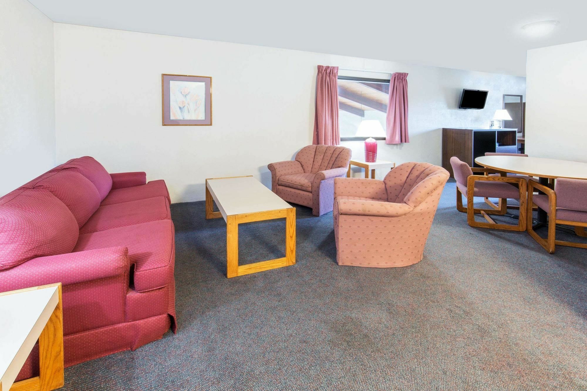 Super 8 By Wyndham Salem Hotel Eksteriør billede